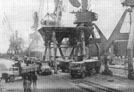 Кипит работа  в порту – ТМРП 14 04 1979