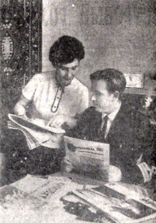 Прошин  В. стармех  с женой Антониной дома - СРТР-9031 17  июнь 1967
