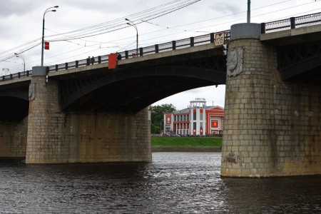 мост в Твери через Волгу..