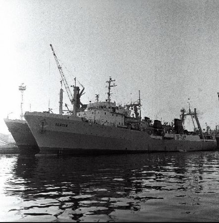 РТМС Пейпси ЭРПО Океан в порту Штральзунд ГДР после постройки 1974