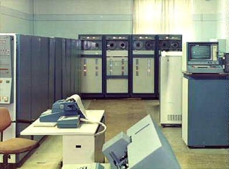 1981-82  на заводе  им. Х. Пегельмана обслуживал такие - первая ЭВМ третьего поколения советских компьютеров