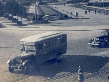 1936 год.  Открыт  новый  автобусный  маршрут,  соединивший Ж-д вокзал и Волжскую  набережную в Калинине
