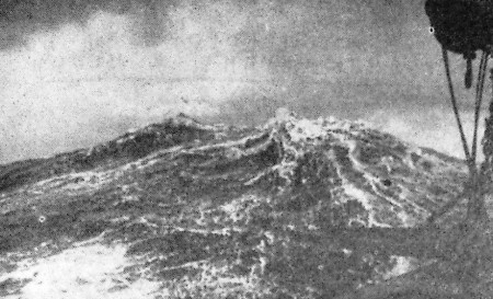В штормовом море - СРТР-9131  29 03 1967 фото А. Спиранова  третьего механика