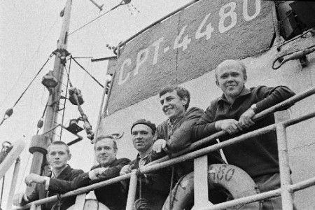 матросы  B. Tsõba (слева), V. Vajak, V. Tereškin, V. Küüle ja G. Paru СРТ- 4480     - 1969 год