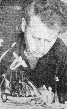 Юршис Станислав пом. рыбмастера был слесарем-инструментальщиком 6-го разряда, он любит  мастерить поделки – СРТР-9045 27 07 1969