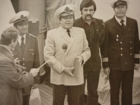слева направо к-н В.Н.Сусский, ген.директор Х.М.Майде, реф.мех-к Бмрт-253 затем 2-й секретарь парткома В.Ермолаев, 1-й пом. капитана п/б Ф.Шопен Рубанский Г.Н.