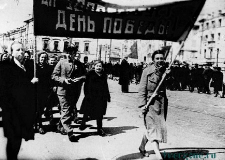 Калинин - демонстрация в  День Победы