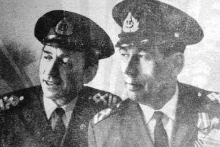 Справа Федор Евгеньевич Бондарь мастер-добычи, слева его друг мастер-добычи С. П. Малюгин. 08  05 1970 года