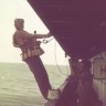 ТР Бора 1985 г - Арнольд Жижиян красит борт, а Головатюк бьет по ногам  молотком
