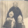 Гуськова - прабабушка со  страшей и  средней  внучками  Ниной и  Лидой