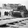 тяжелый  танк  переходит через  Волгу по  льду у города  Калинина.