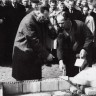 Первый секретарь ЦК КПЭ  Я. Кабин (слева) строит новый ТПИ 1962  - закладывает краеугольный камень в Мустамяэ