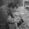 Уторов Ш.  главный инженер опробует ЭВМ  от  вакуум-упаковочной машины  Дикси – Холодильник Эстрыбпром 23 11 1989