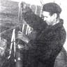 Ревякин  А.    наставник отдела связи ТБТФ проверяет прибор Фуруно для пелагического лова - 23 марта 1968