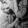 Родыгин Александр матрос, проверяет закрепление спасательного круга - БМРТ-396   Иоханнес Рувен  08 10 1974