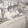 Феденко М. второй слева  - старший помощник капитана  ведет занятия с курсантами  -  ТР Нарвский залив 18 марта    1978 1